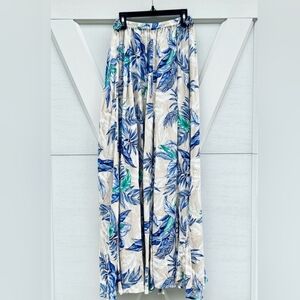 Nwot - Cupio Maxi skirt size small very flowy skirt